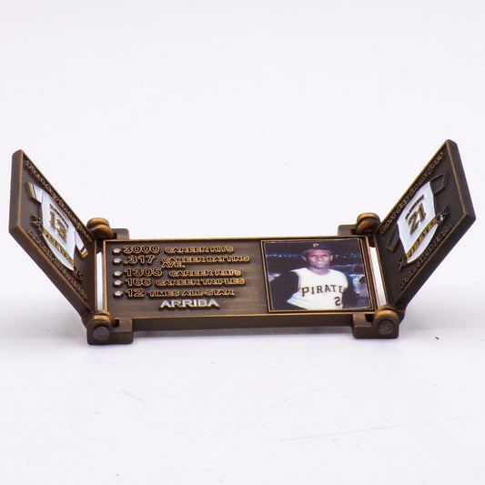 2005 Hall of Fame Roberto Clemente Booklet-Style Double Enamel Pin - #/1973