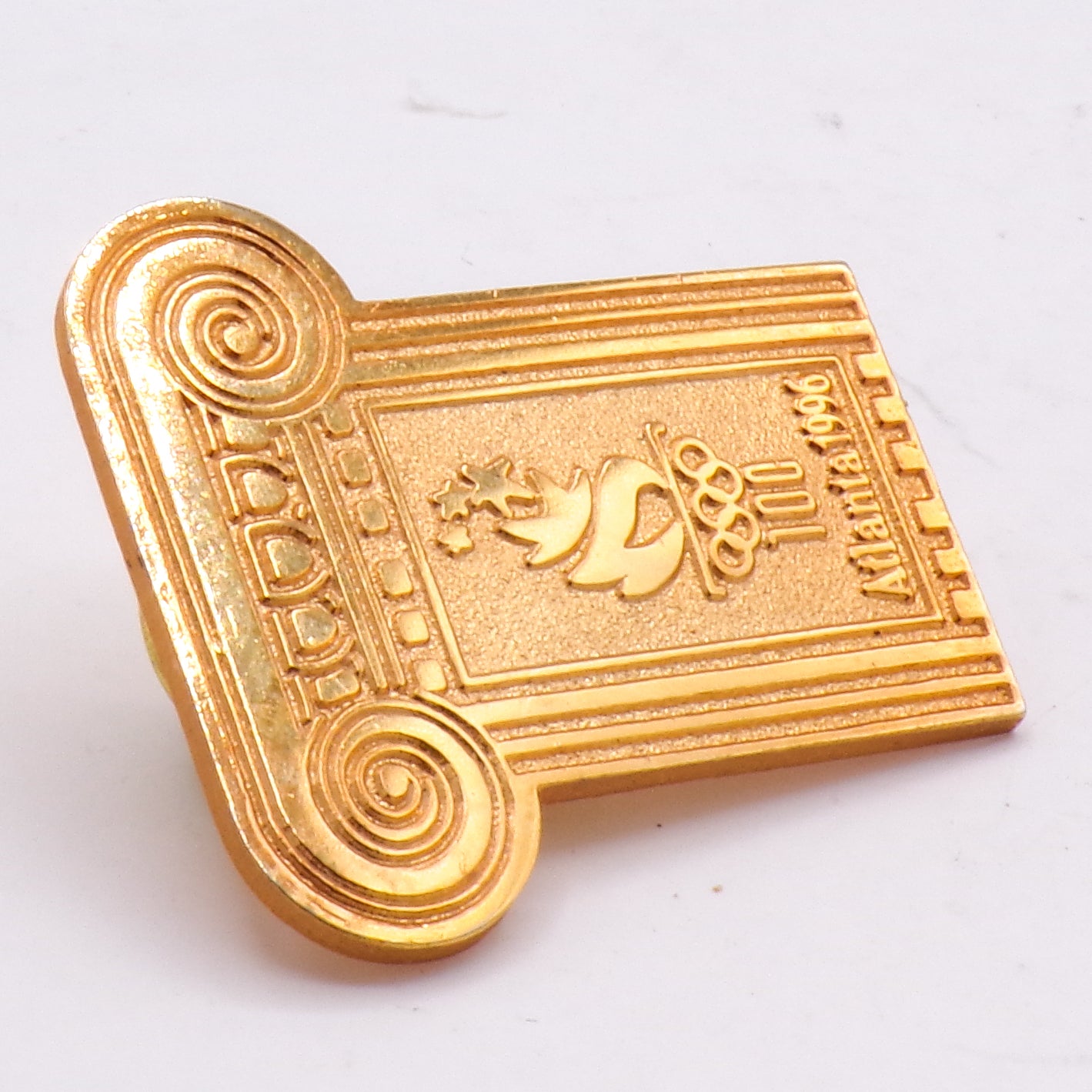 1996 Atlanta 100 Years Olympics Torch + Column Aminco Gold Lapel Hat Pin
