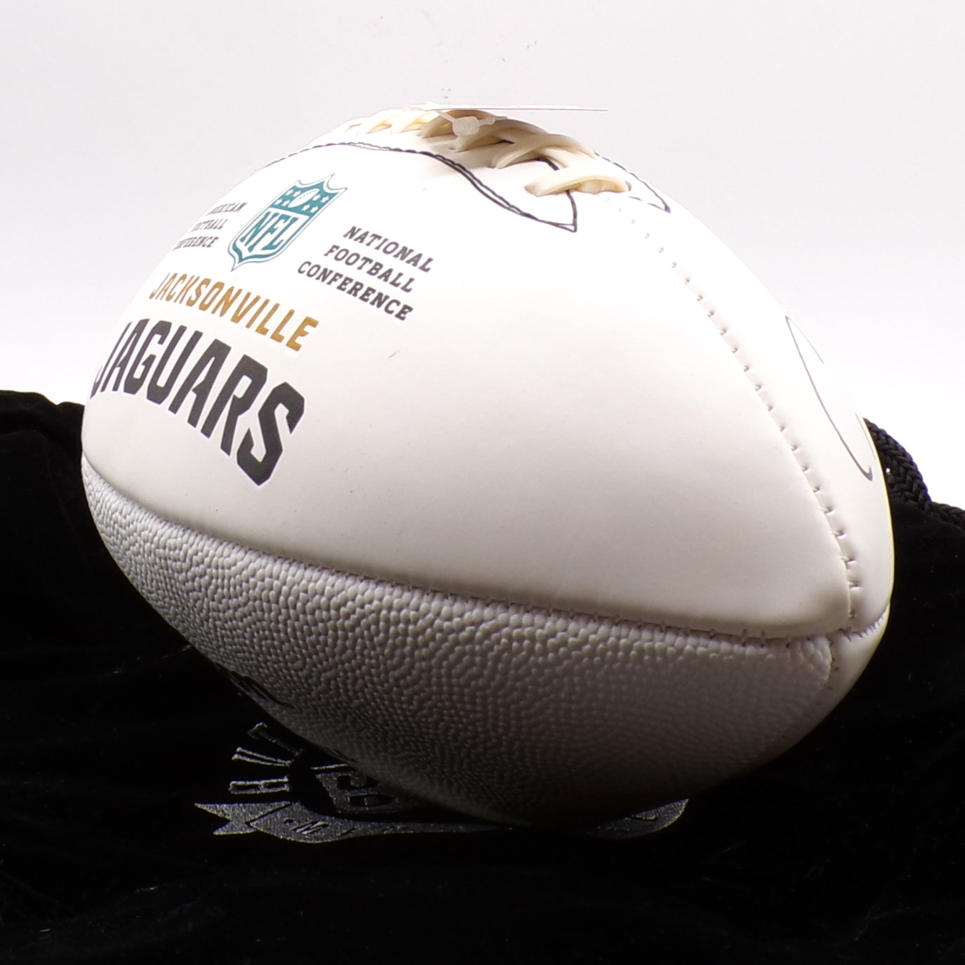 White 2015 UD Allen Robinson Jaguars Record 14TDs Autographed Football #/75