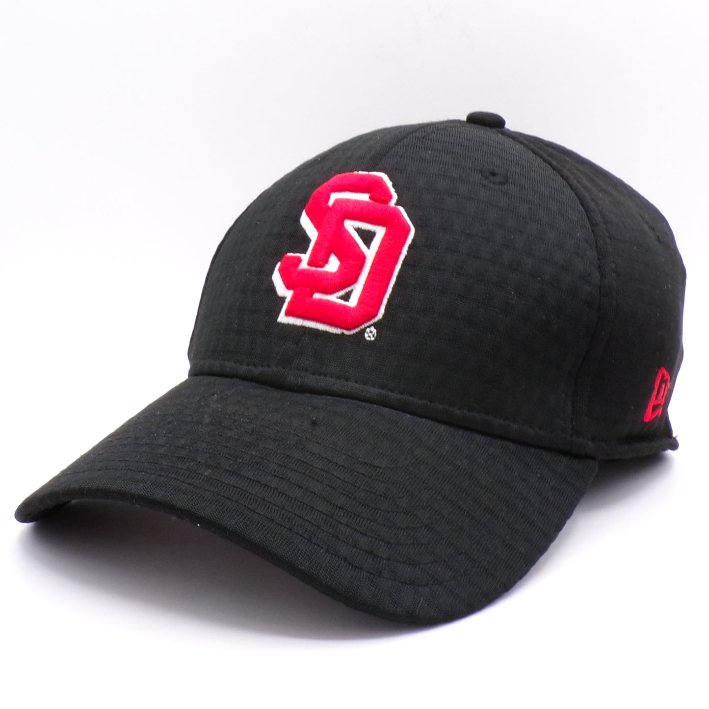 Black University of South Dakota Coyotes Fitted M/L New Era 39 Hat NWT
