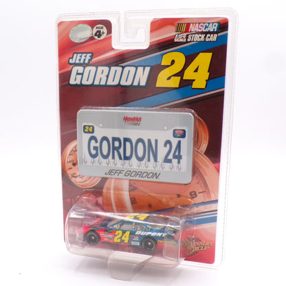 New 2007 Jeff Gordon #24 Winner's Circle 1/64 Diecast w/License Plate